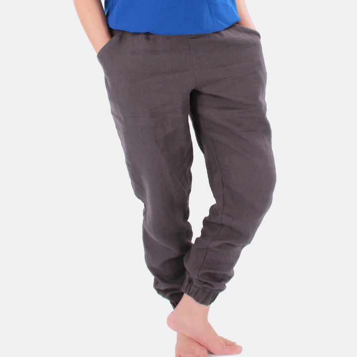 Terra Tapered Pants in Anthracite Grey. Close up view of the pants on a female model.